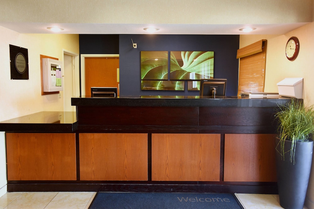 AmericInn by Wyndham Topeka 4/37