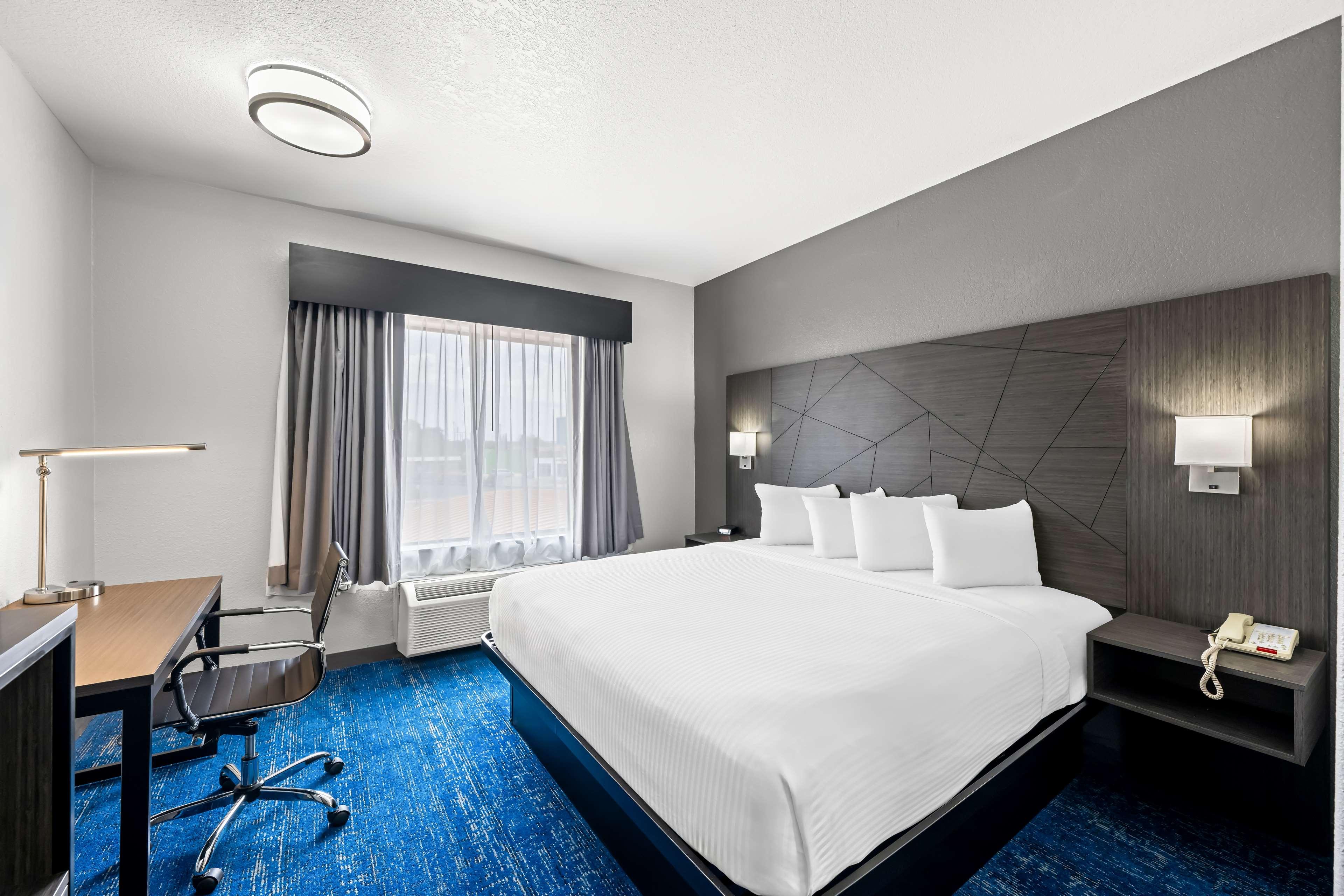 Room, King Bed, Dining Area, Kitchenette