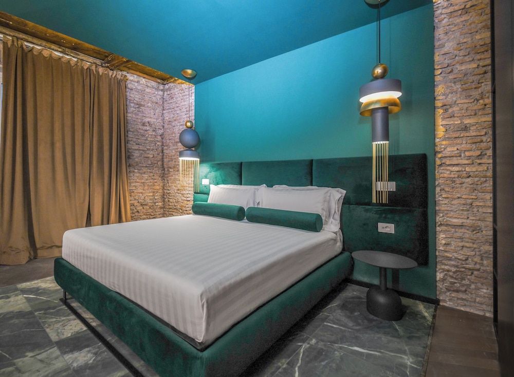 EXECUTIVE, STUDIO, SUITE, KING BED