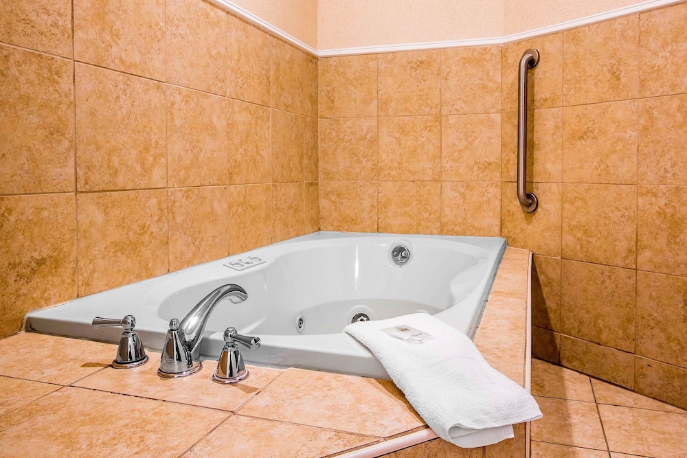 Comfort Inn & Suites Plattsburgh - Morrisonville 34/37