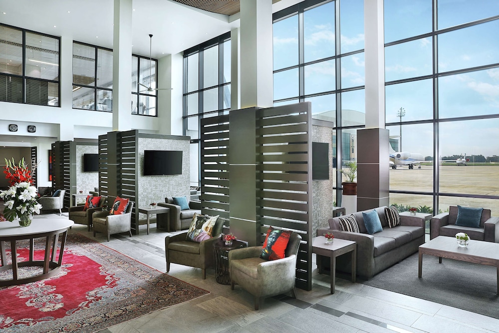Legend Hotel Lagos Airport Curio Collection By Hilton 65/81
