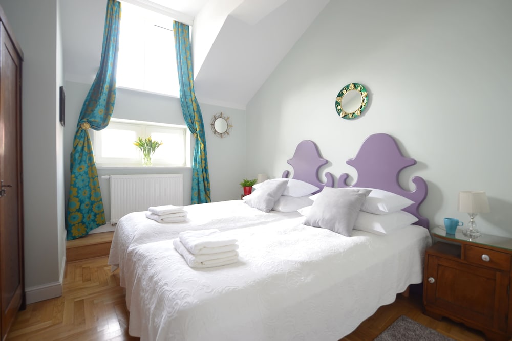 CRYSTAL SUITES CHEZ HELENA 27/64