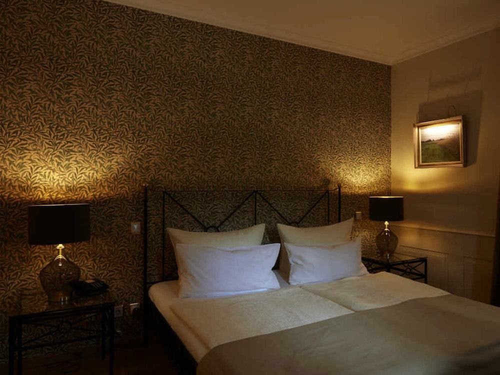 HOTEL SNORRENBURG 5/24