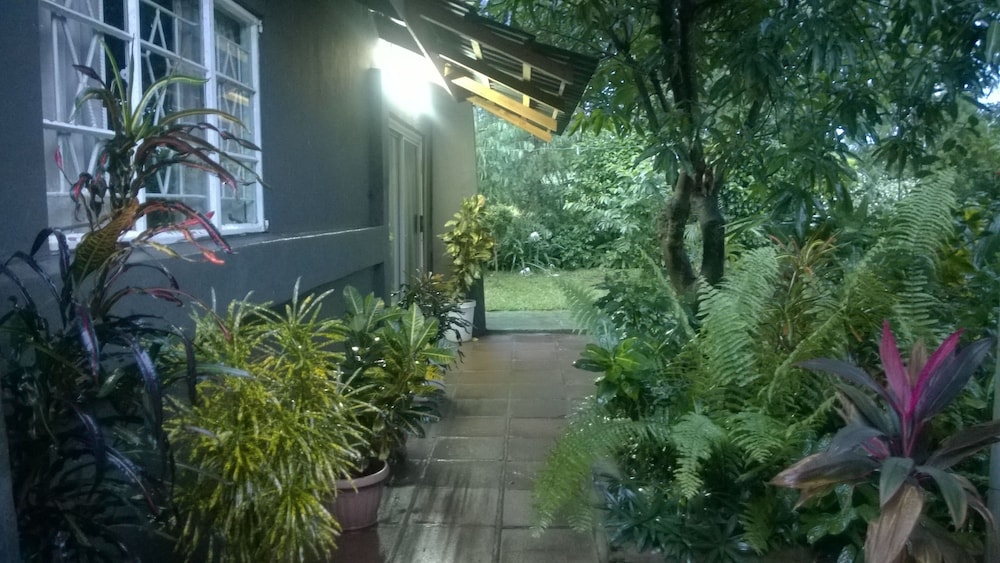 Gloria Apos S Bed And Breakfast 45/50