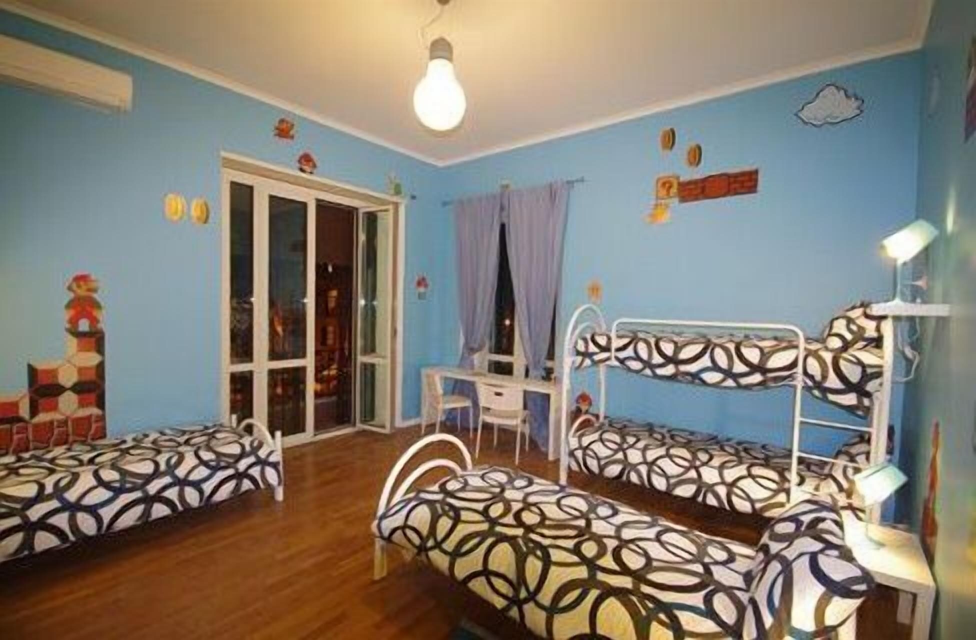ROOM, QUADRUPLE