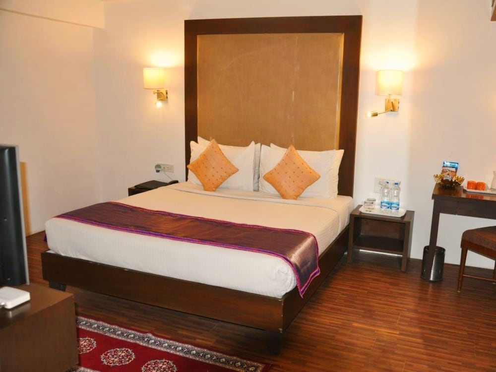 Hotel Clarks Collection Bhavnagar 17/50