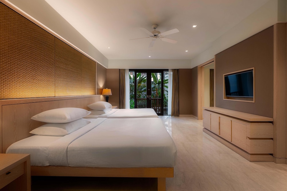 Conrad, Suite, Twin Beds, Pool View, Kitchenette