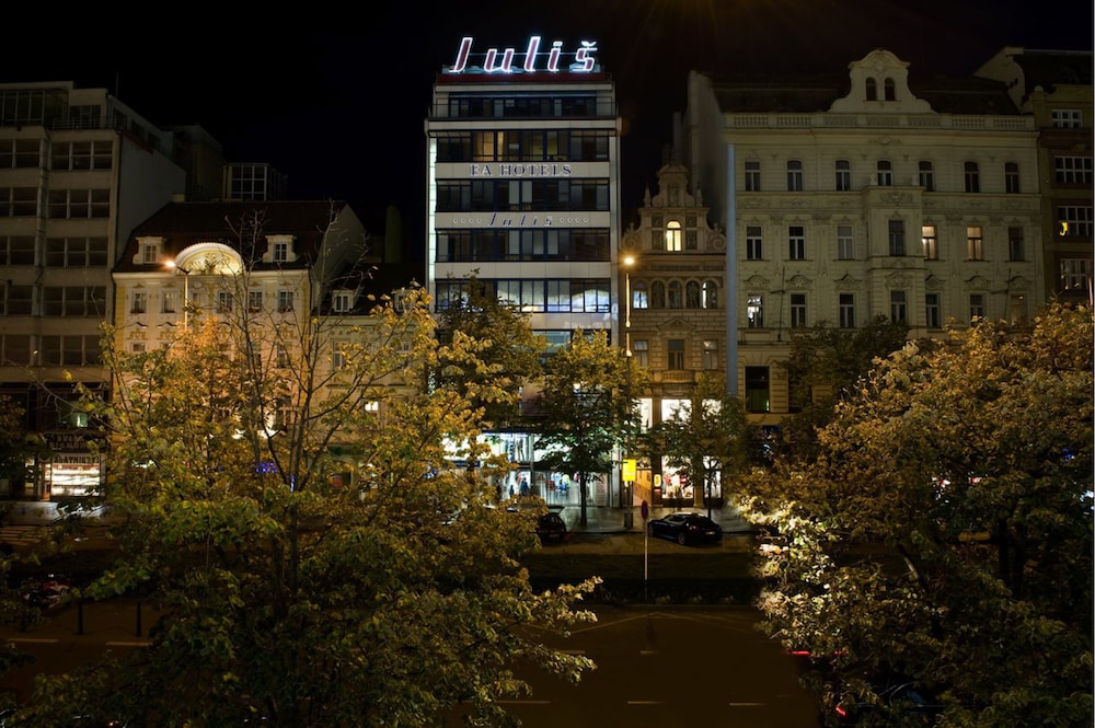 EA Hotel Julis 43/49