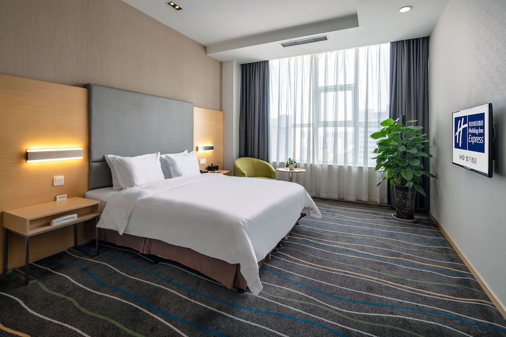 Holiday Inn Express Luoyang City Center 19/72