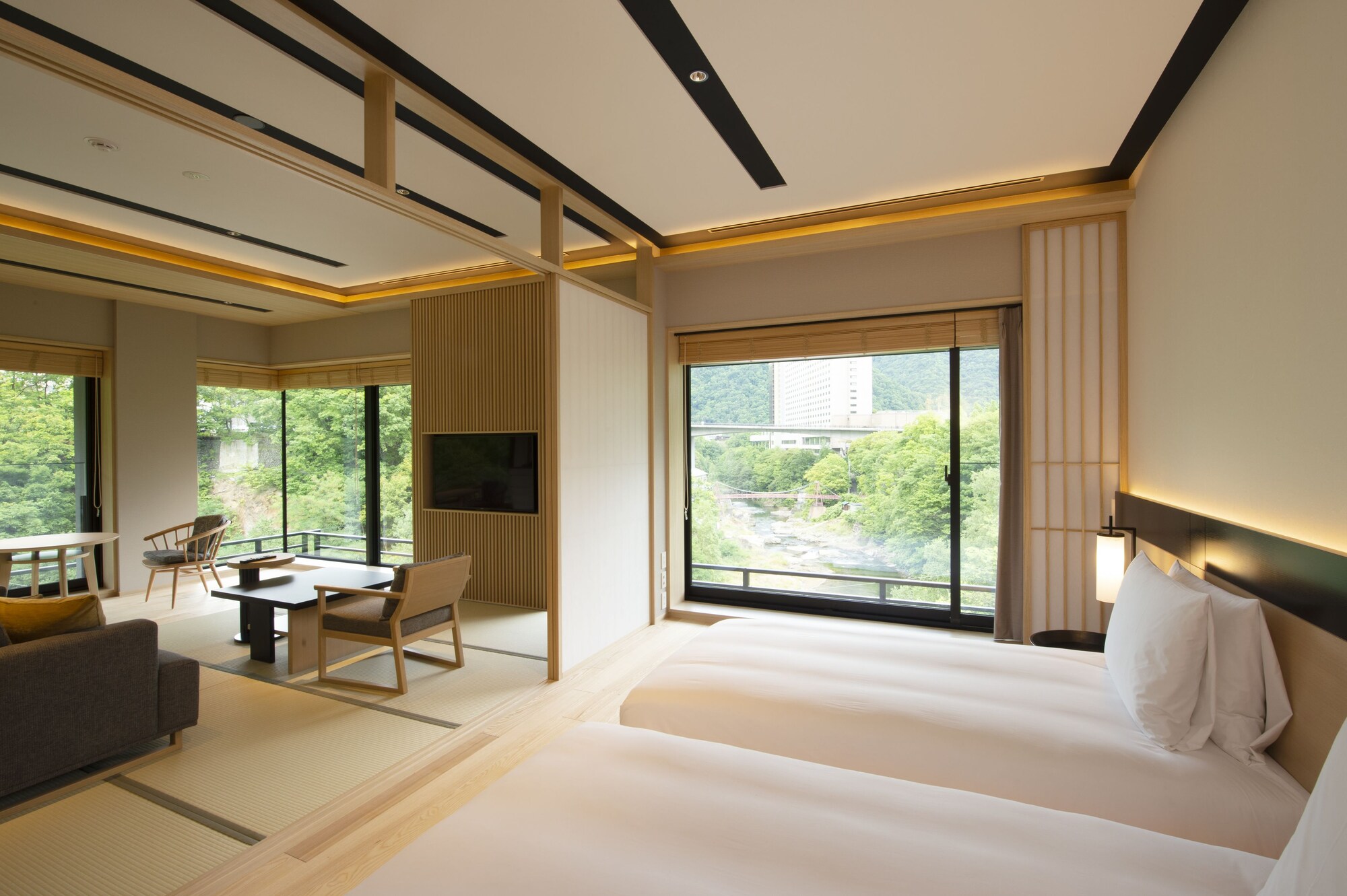 SUITE, CORNER