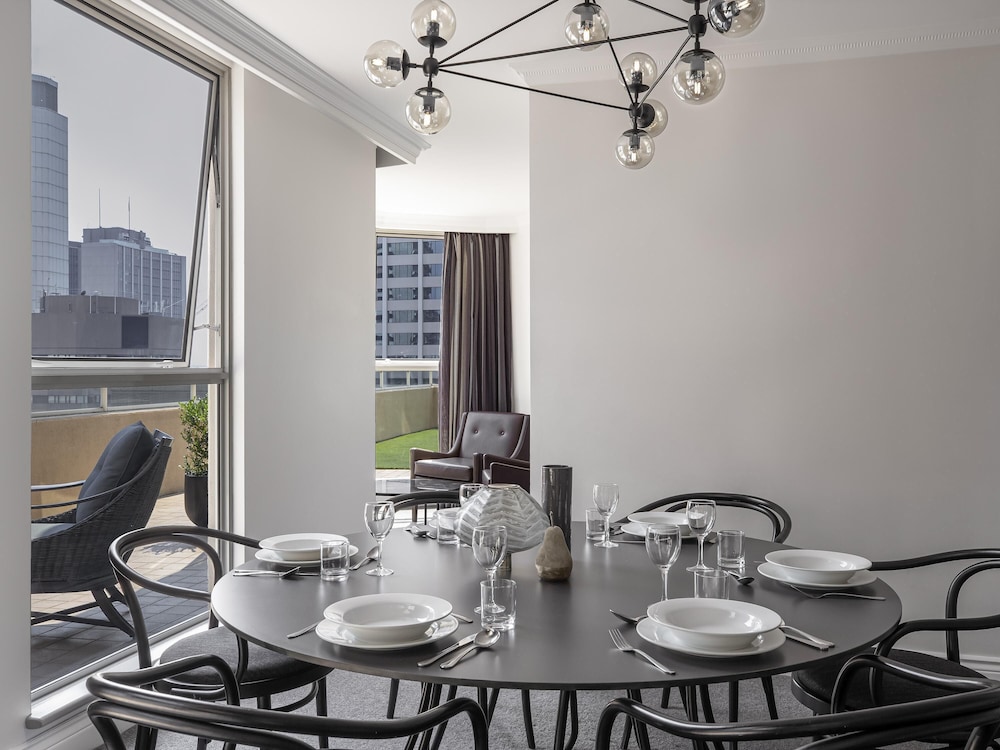 Mantra 2 Bond Street Sydney 60/62