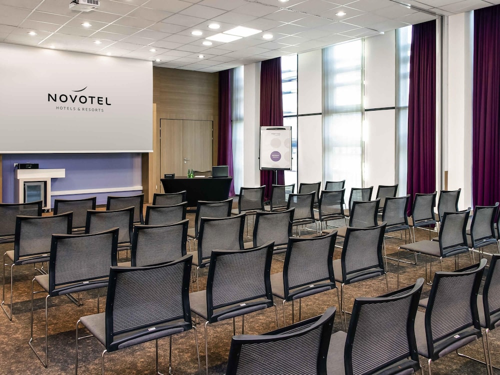 NOVOTEL LODZ CENTRUM 68/77