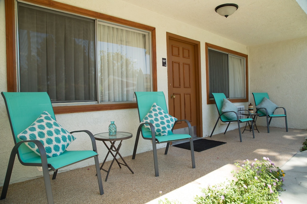 Inn at Deep Canyon 53/71