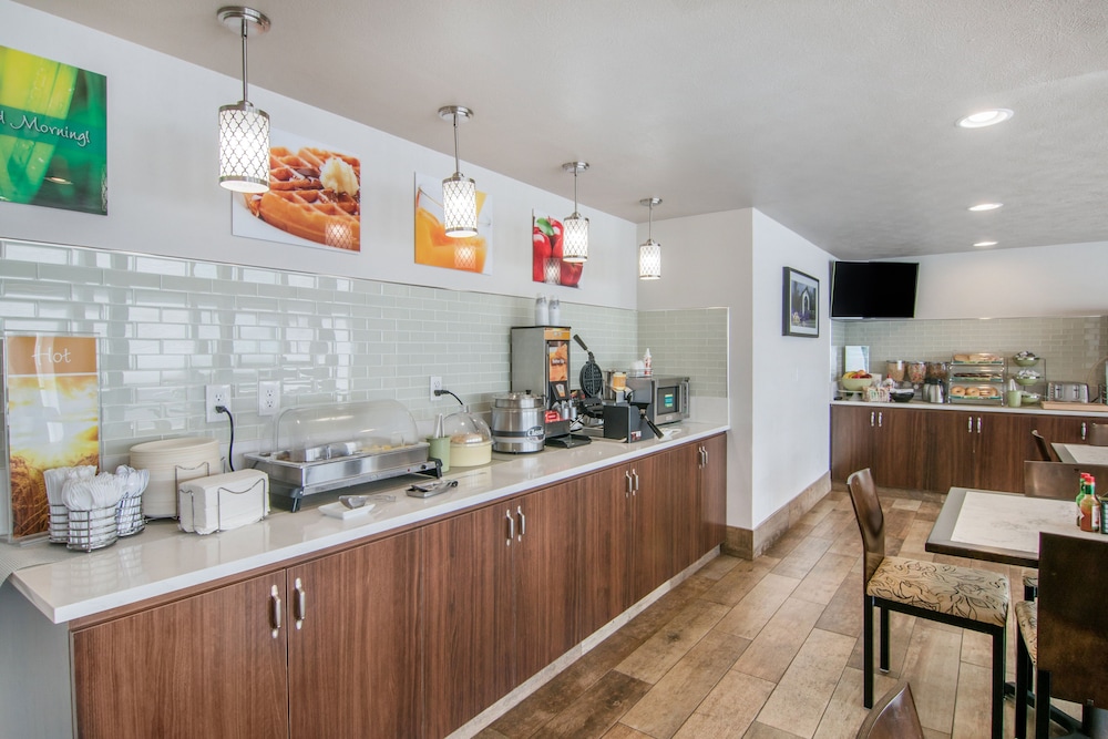 Quality Inn & Suites Albany Corvallis 17/28