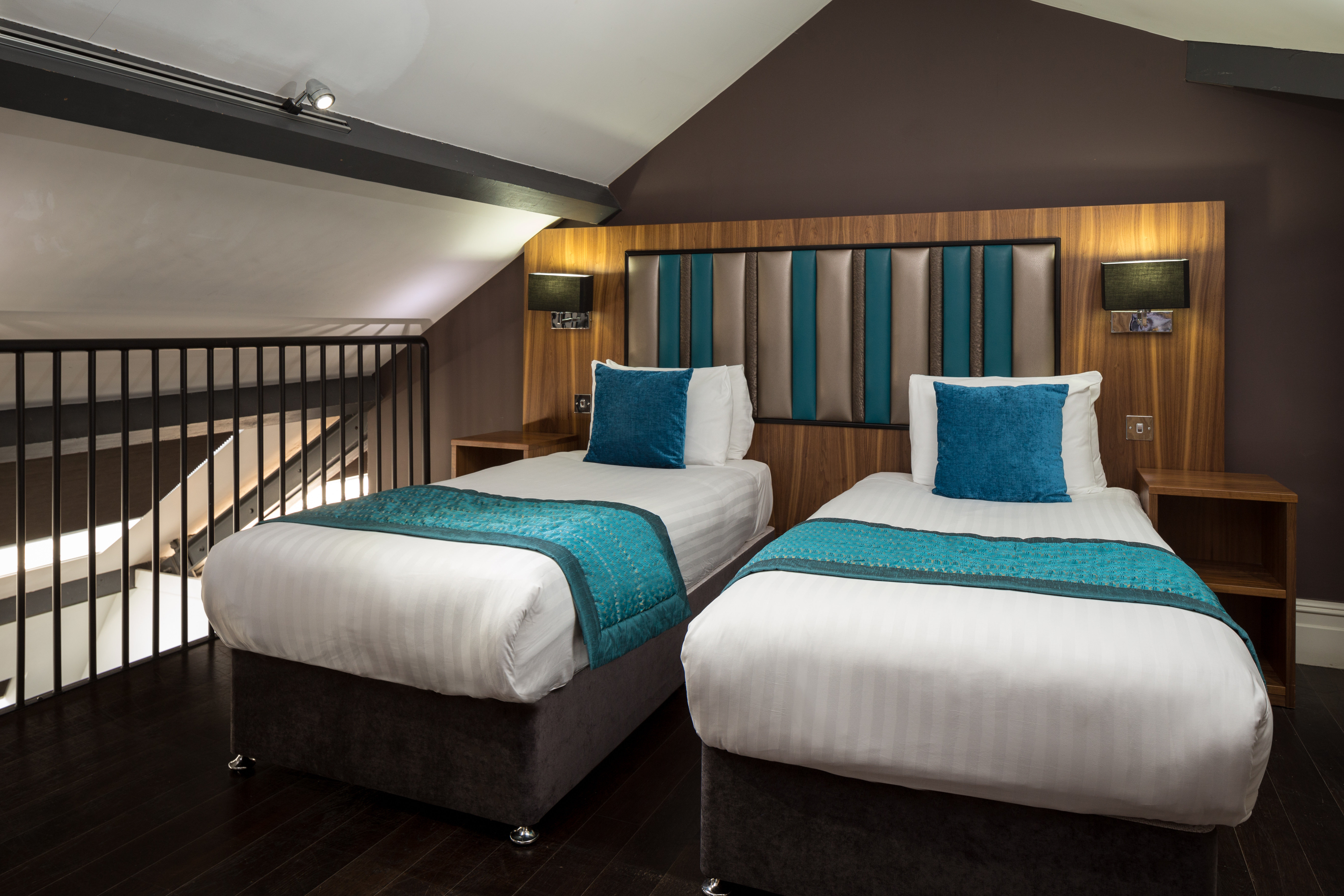 Roomzzz Manchester 6/26