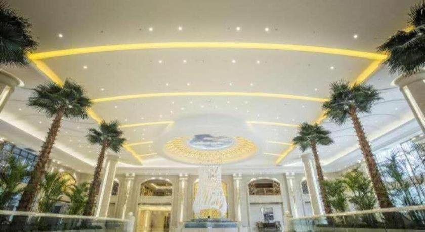Fuyue Hotel 8/52