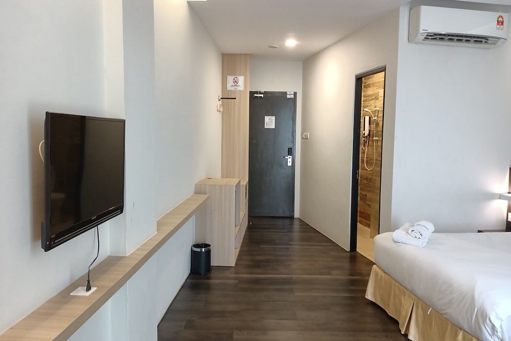 Roxy Hotel Serian 20/40