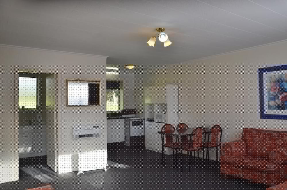 Queens Park Motels 33/60