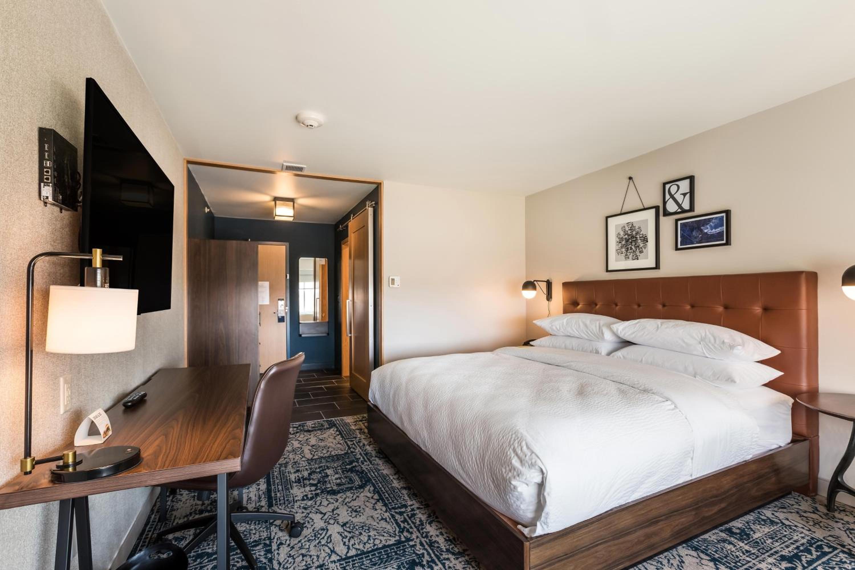 غرفة تقليدية بسرير كينج لذوي الإعاقة، Four Points By Sheraton Elkhart 4/10