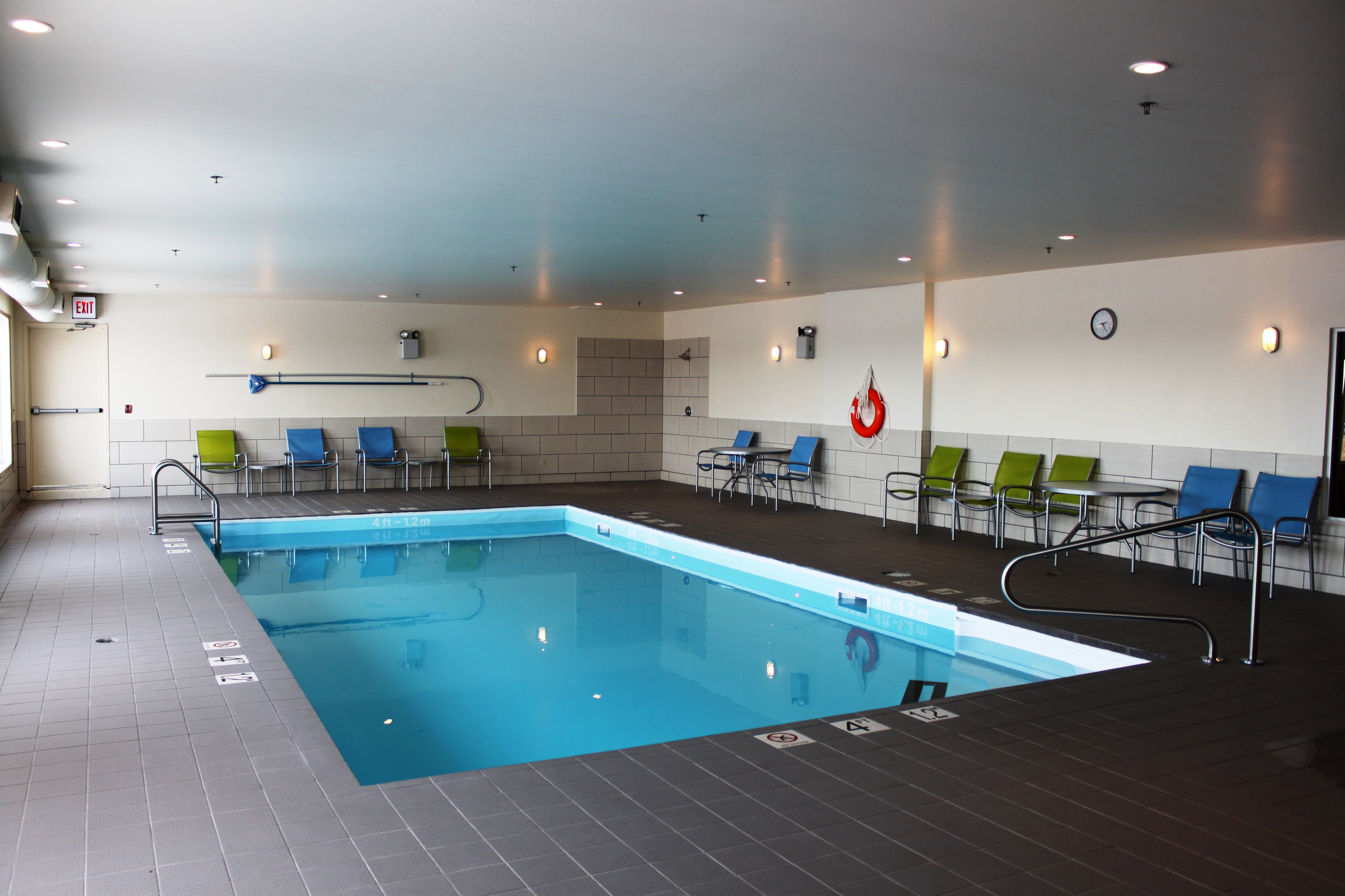 HOLIDAY INN EXPRESS YORKTON EAST 27/39