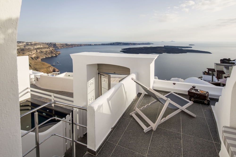 Senses Suites in SANTORINI