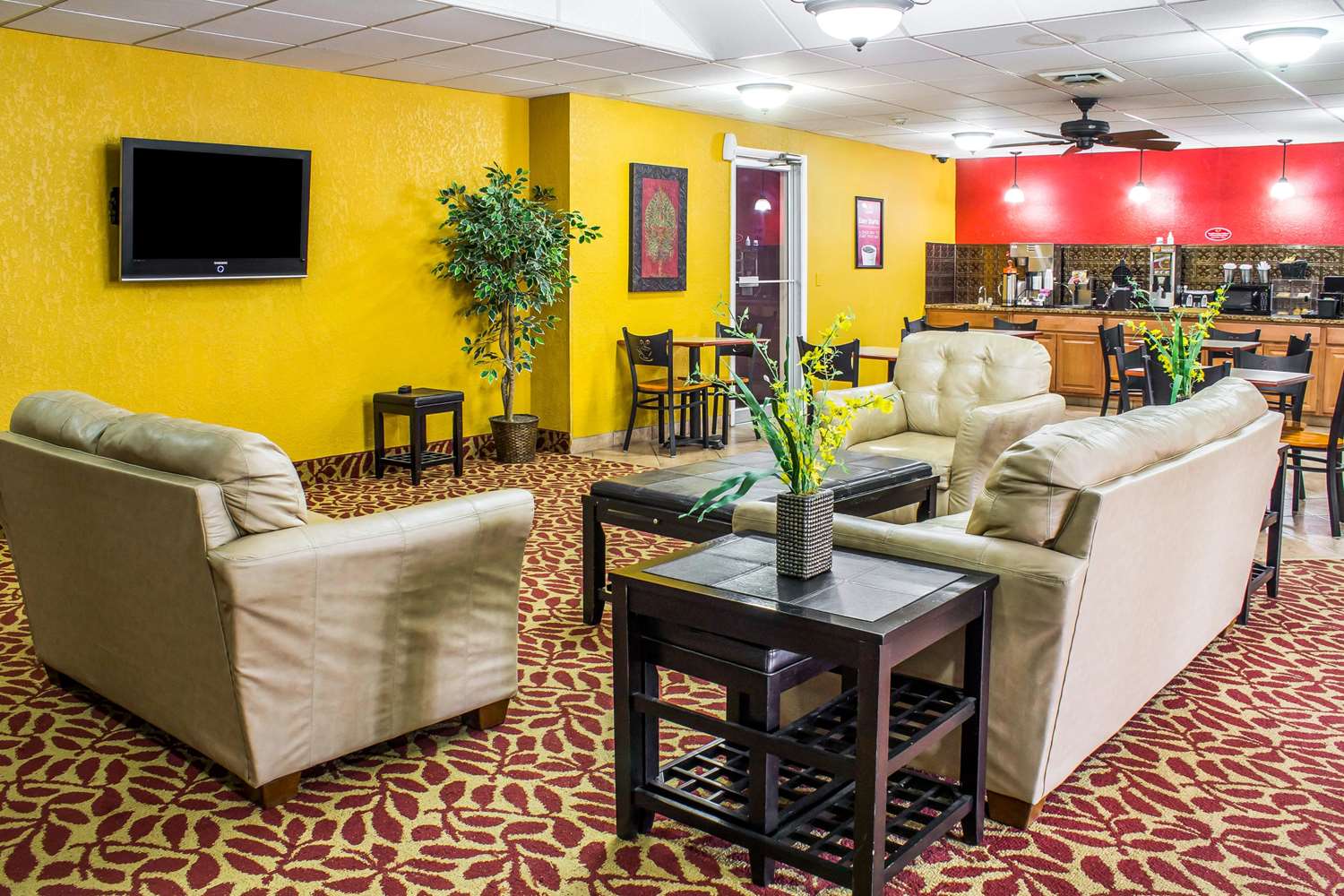 Econo Lodge Inn & Suites Walnut 14/30