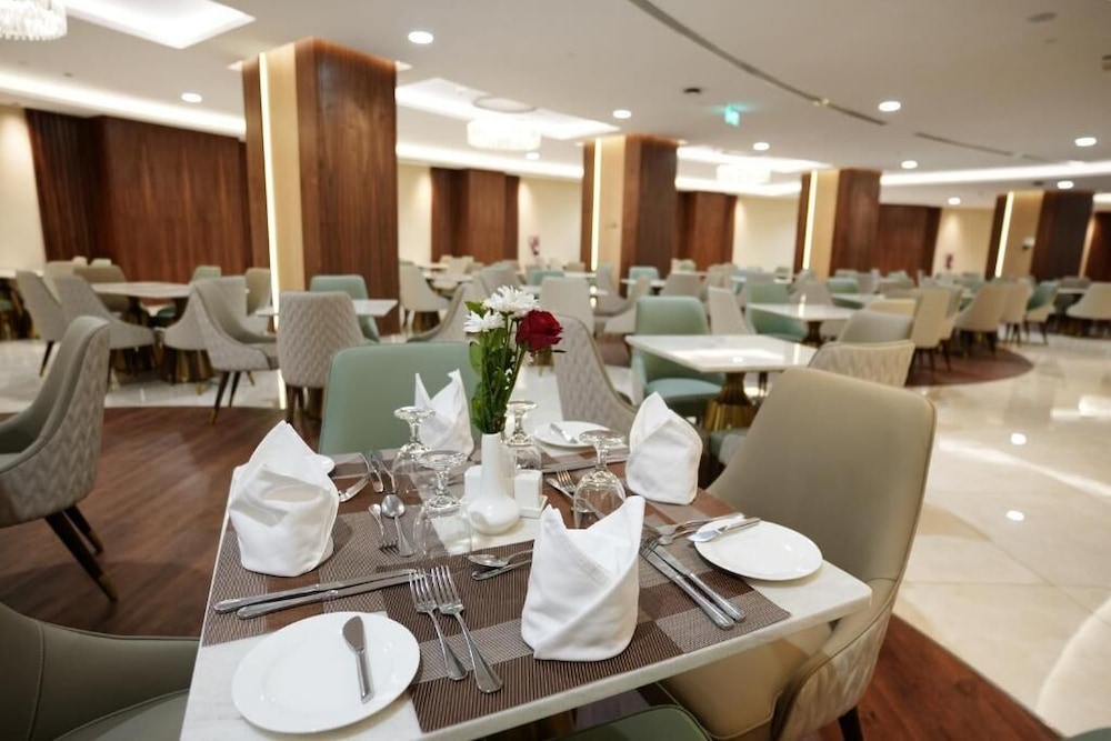 فندق بننسولا وورث(Peninsula Worth Hotel) 38/41