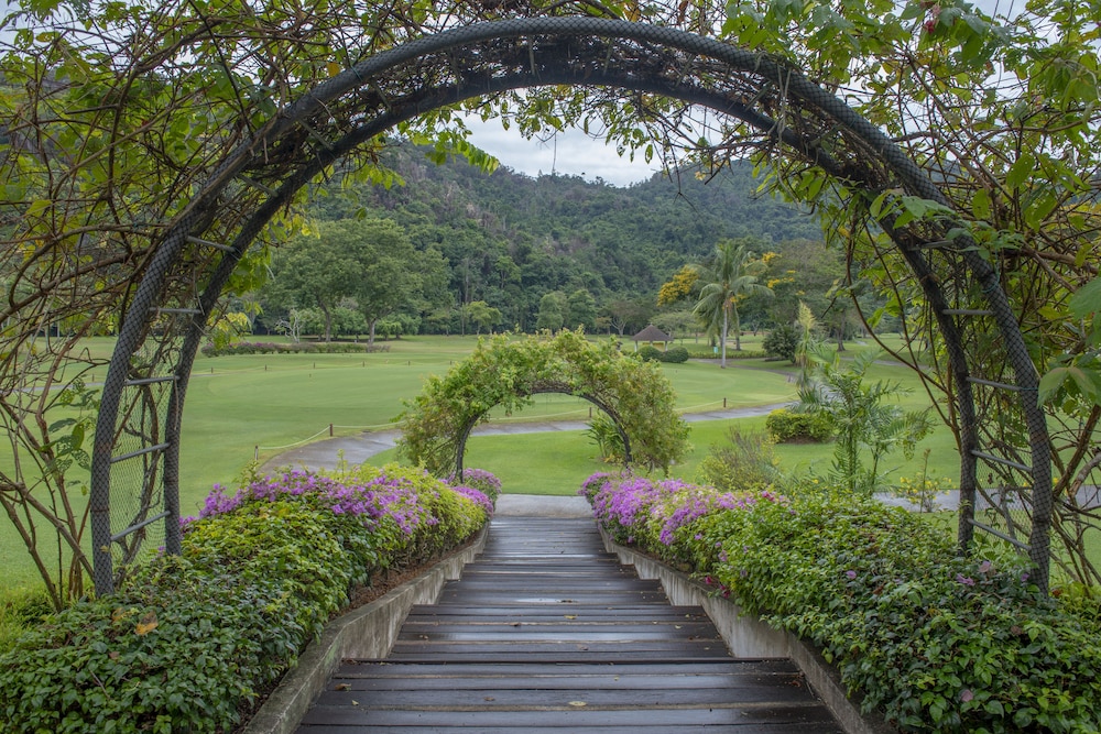 Nexus Resort & Spa Karambunai 75/78