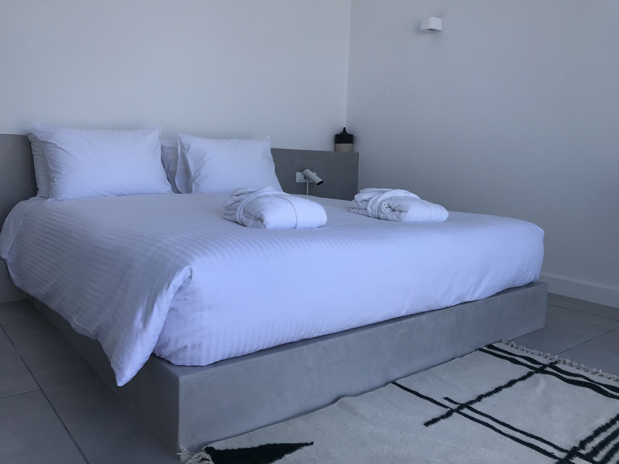 Suite, Double Bed, Caldera View, Pool View