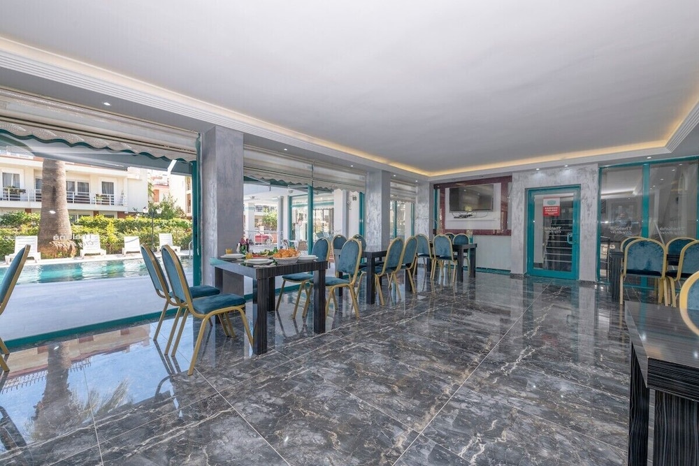 Theluna City Hotel 14/16
