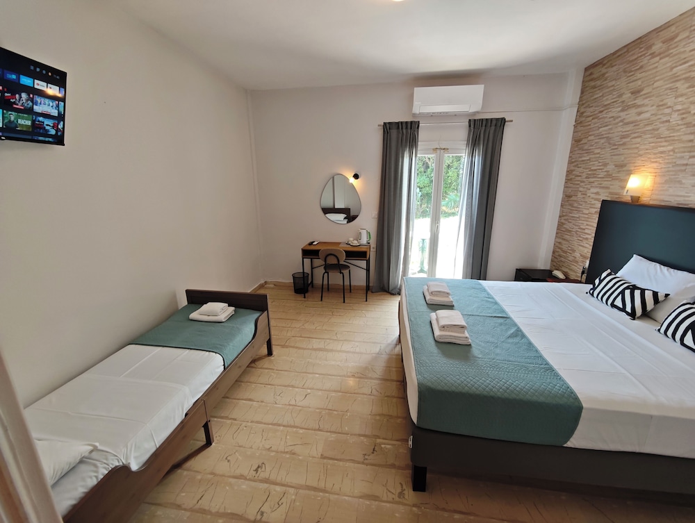 Tina Hotel 2/44