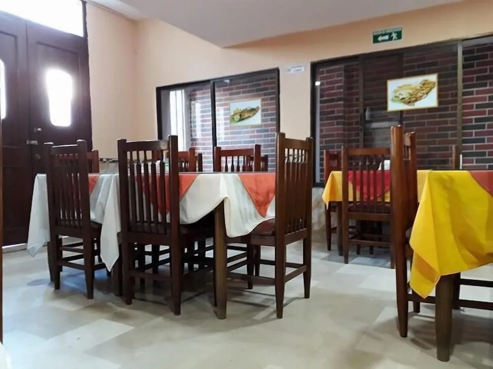 Hotel Colonial Inn 23/26