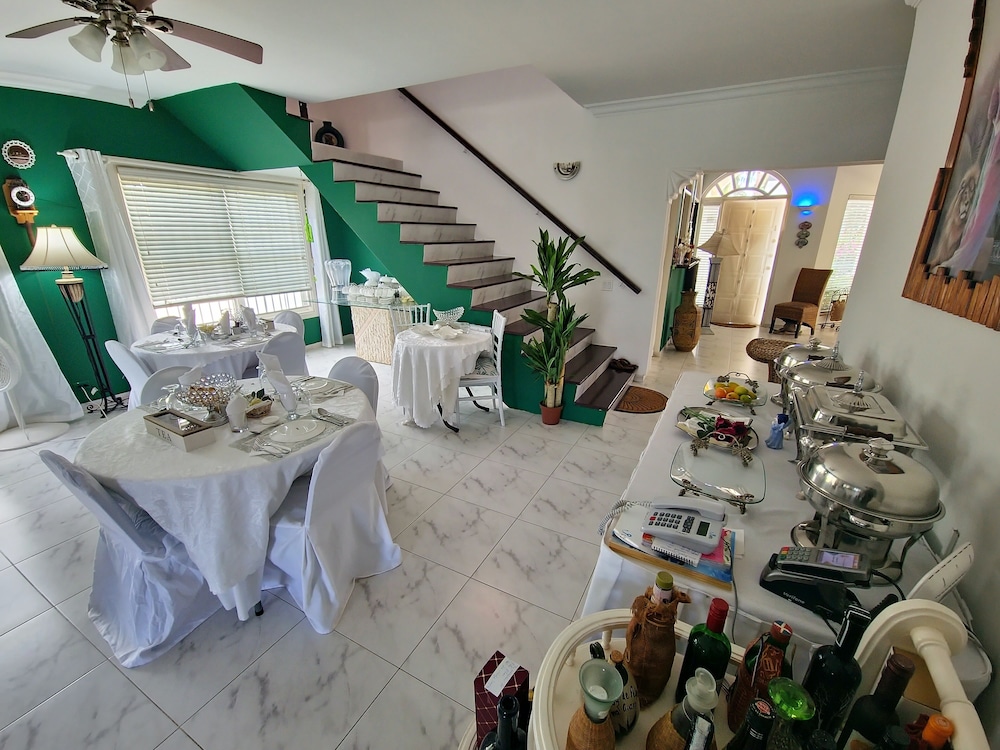 Adonai Hotel Boutique Bed And Breakfast 73/93