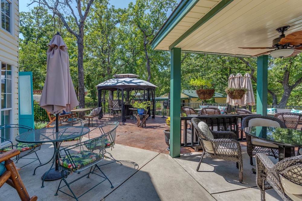 Whispering Pines Bed Amp Breakfast 52/69