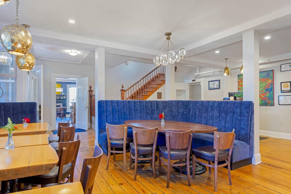 The Colonial Inn an Ascend Collection Hotel 40/50