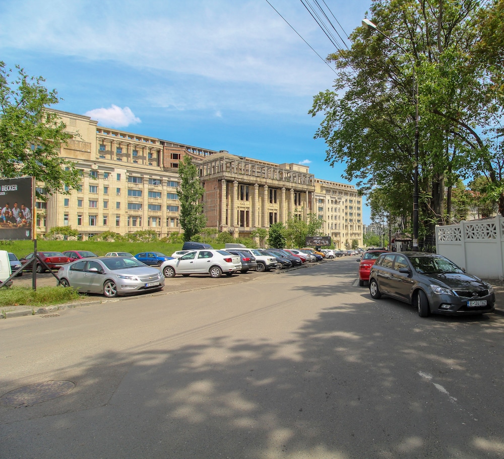 Avenue Parliament 42/50