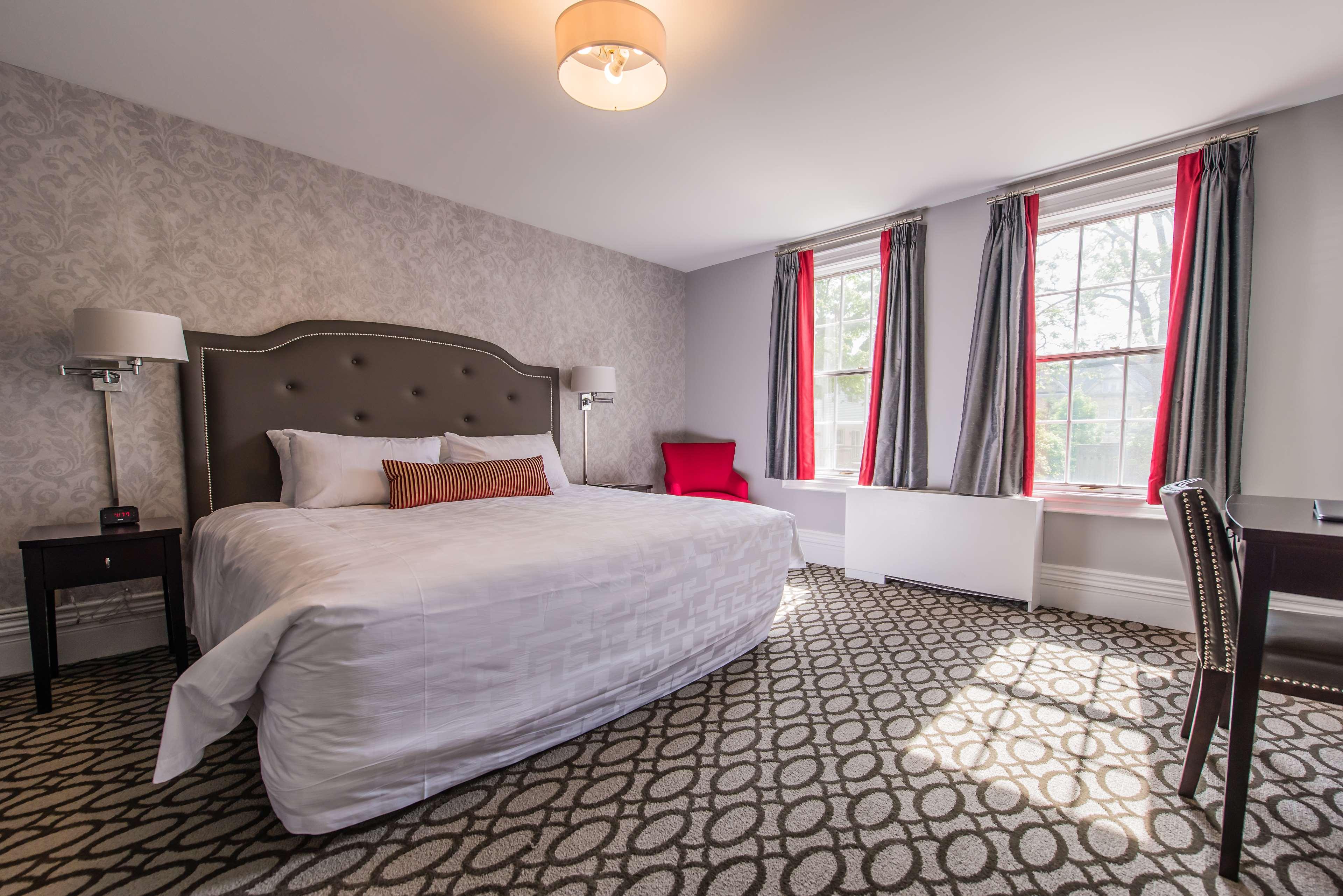 Estate, King Bed