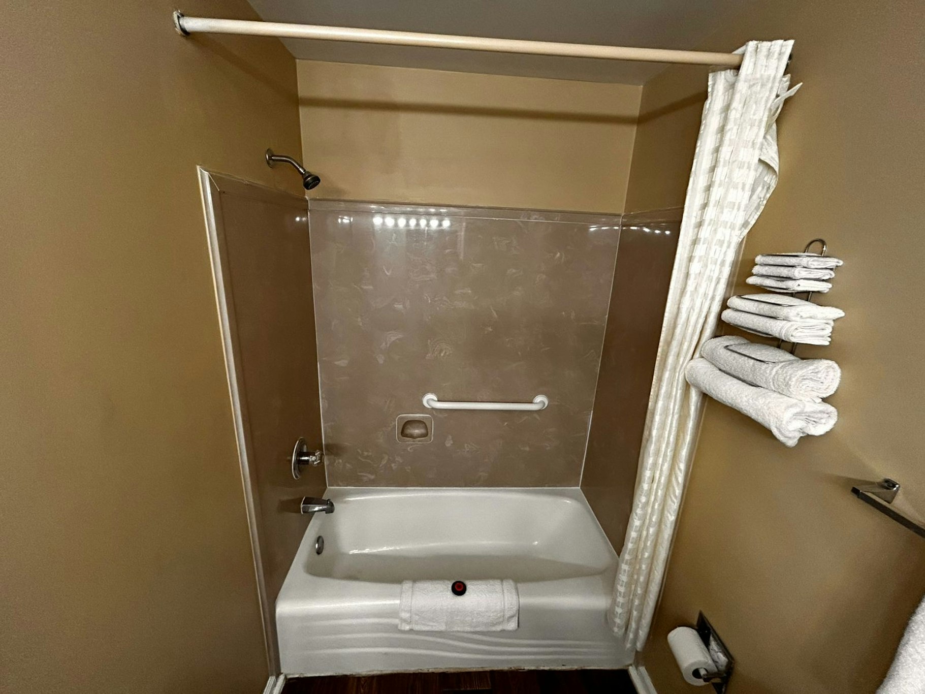 Plantation Oaks Suites & Inn Millington 34/36