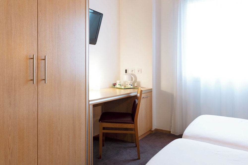 غرفة قياسية بسريرين منفصلين، Hotel Campanile Metz Nord - Talange 6/10