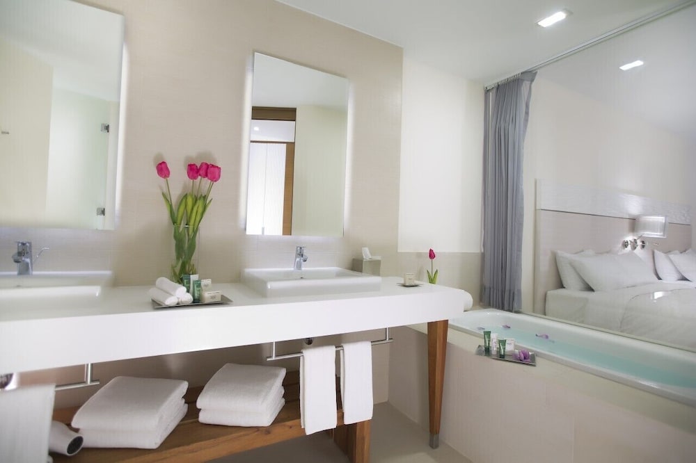Krystal Grand Puerto Vallarta 42/44