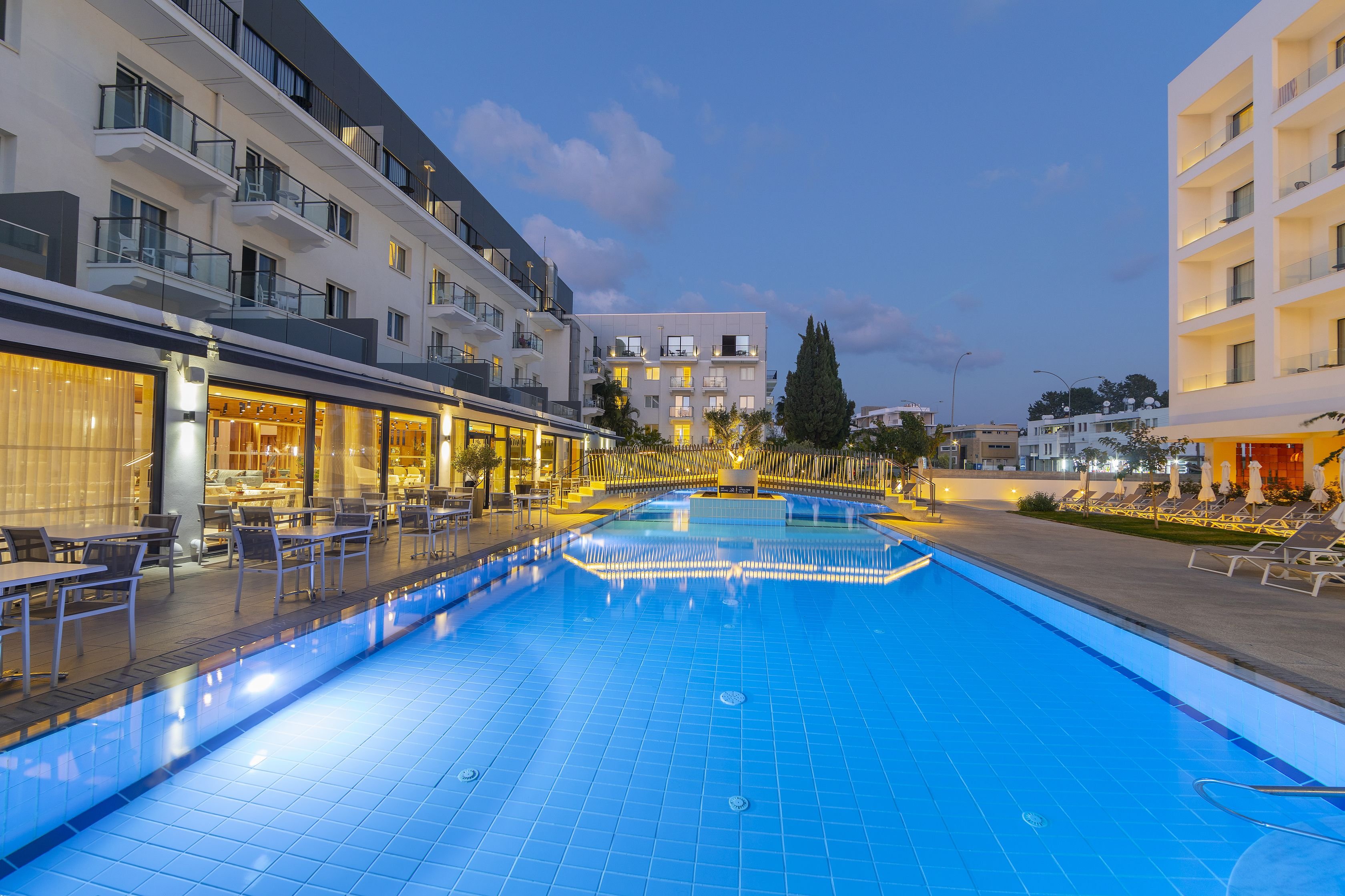 Anemi Hotel & Suites 60/64