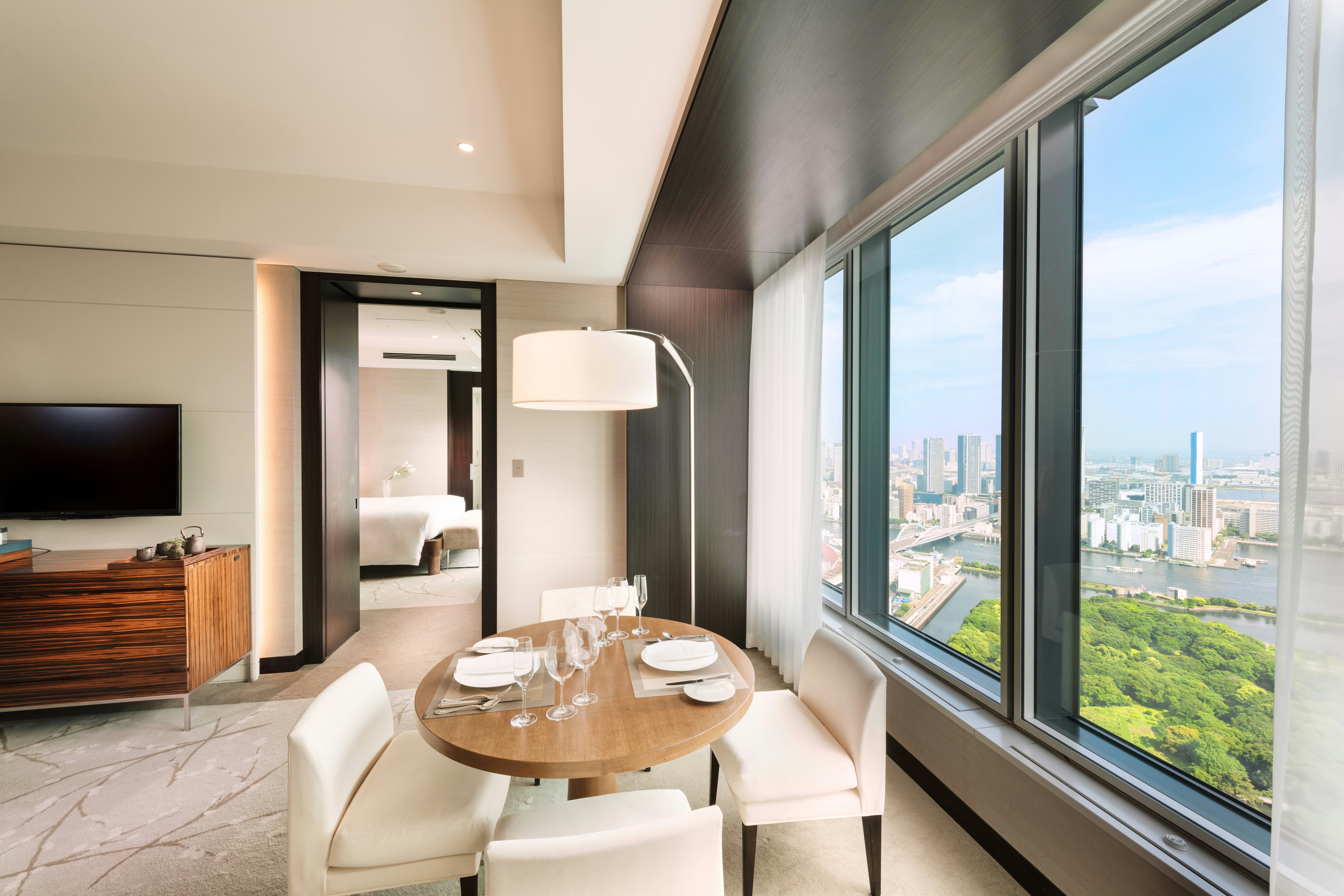 Conrad Tokyo 32/50