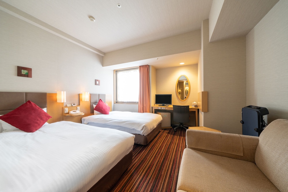 Pearl Hotel Yaesu 7/32