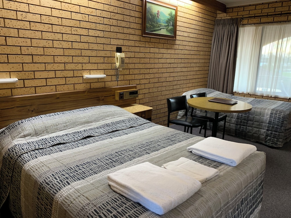 Lakeview Motel 17/60
