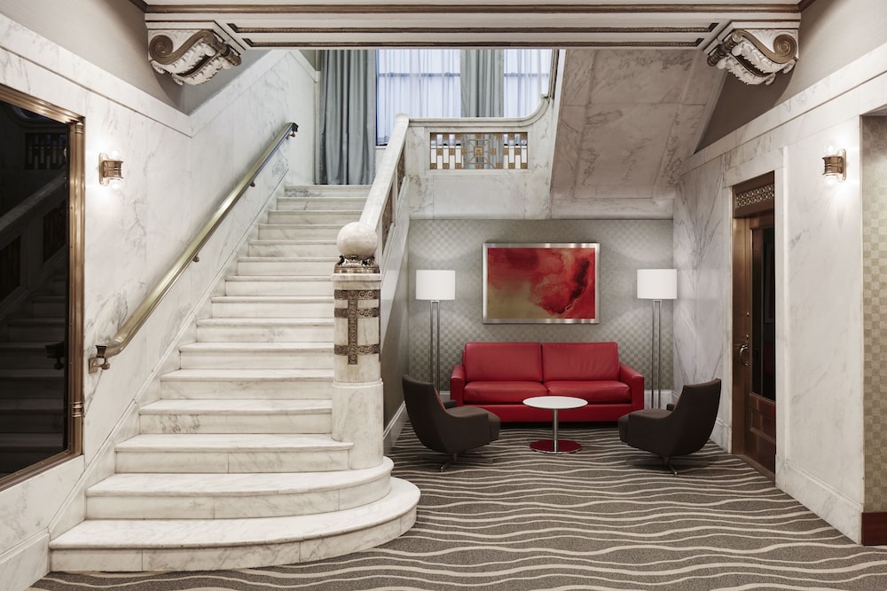 River Hotel 34/43