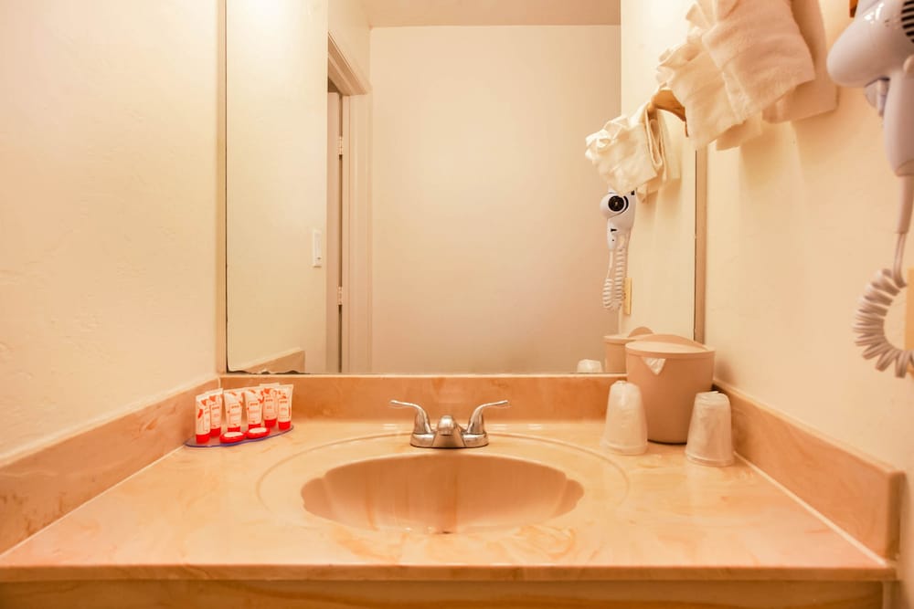OYO Waterfront Hotel Cape Coral/Fort Myers, FL 48/51