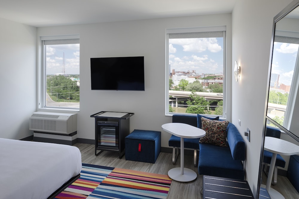 Aloft Omaha Aksarben Village 21/46