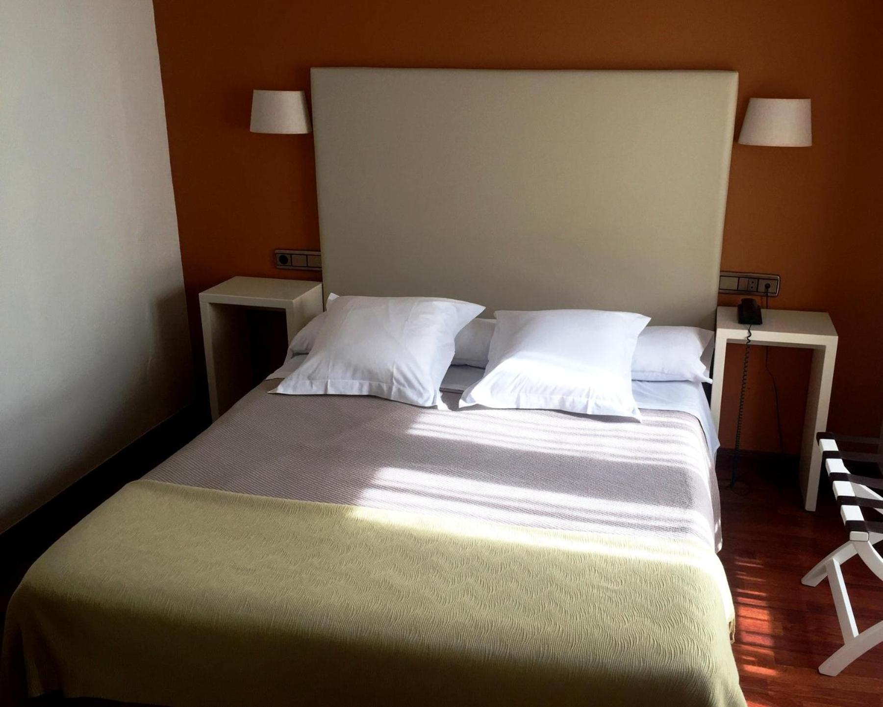 Room, Double or Twin Bed
