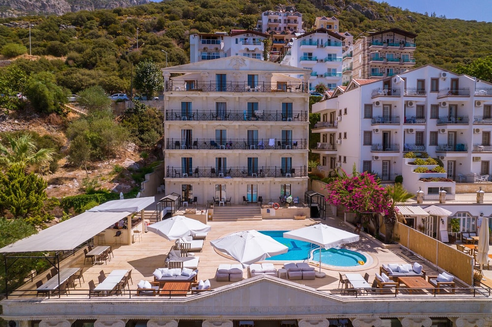 Hera Hotel 6/70