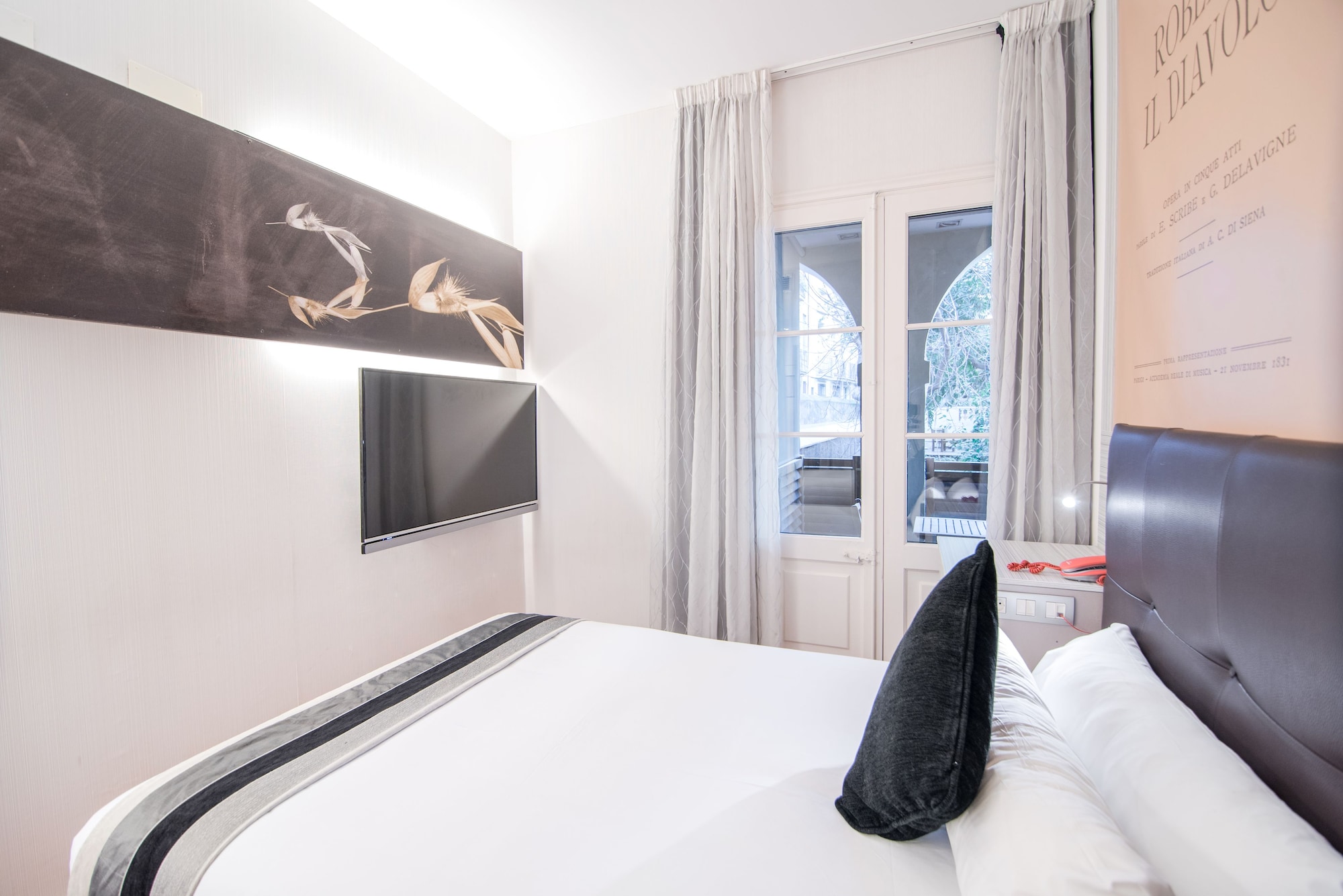 ROOM, SINGLE